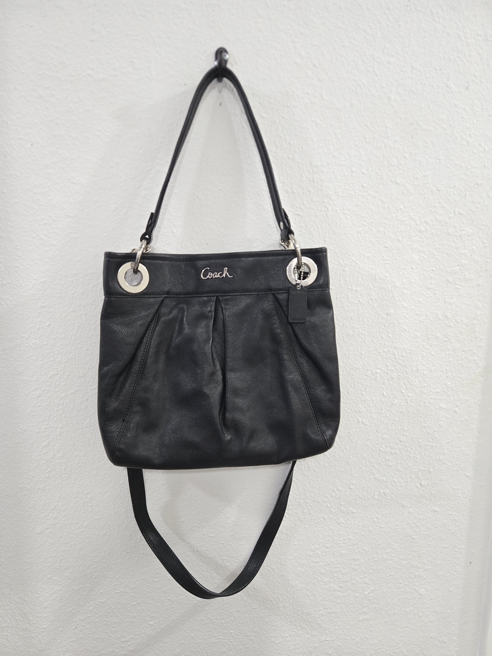 Coach Black Leather Shoulder Bag - Classic Everyday Tote